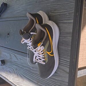 Boys size 6.5 Nike Air Zoom Pegasus